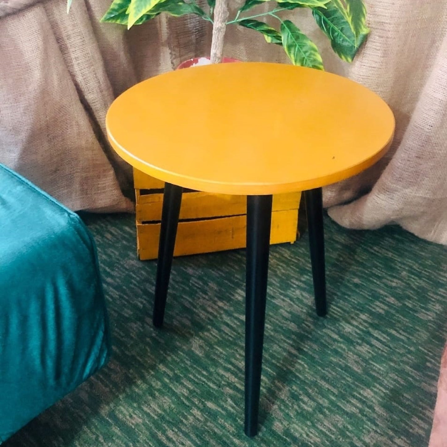 Side Table-Wooden Table-Coffee Table (Folding table with screwable legs)