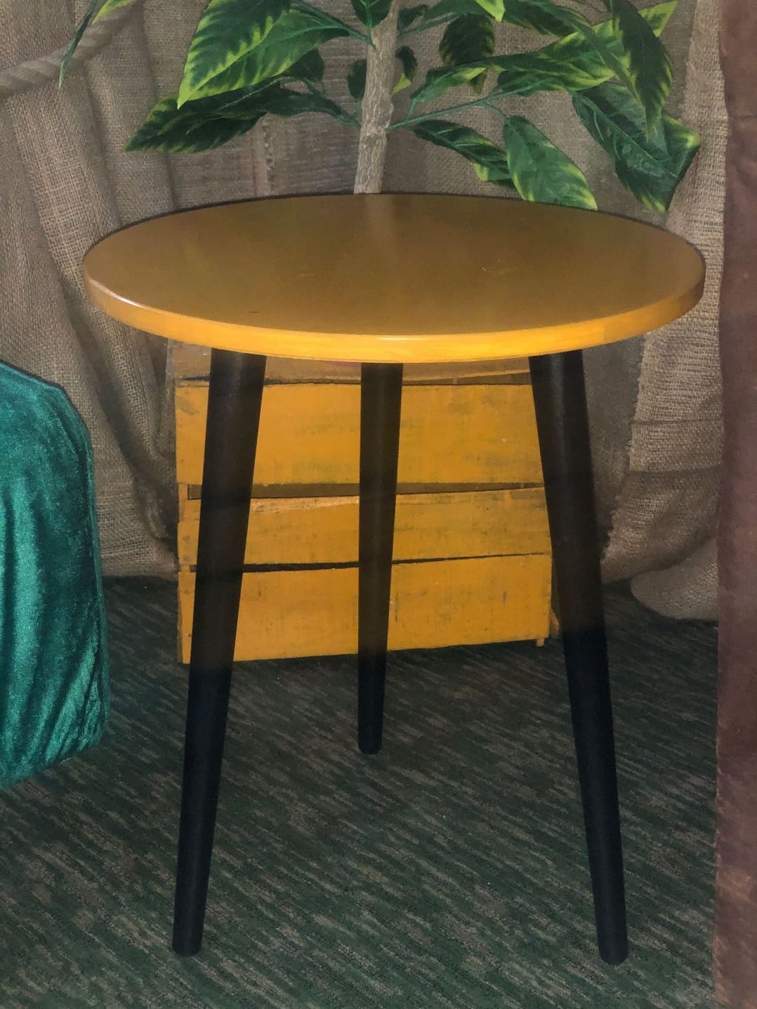 Side Table-Wooden Table-Coffee Table (Folding table with screwable legs)
