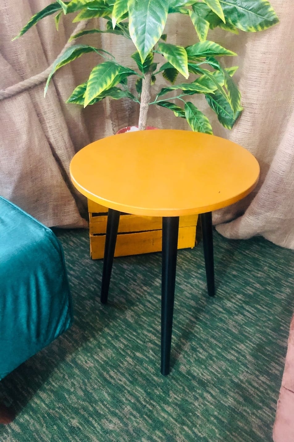 Side Table-Wooden Table-Coffee Table (Folding table with screwable legs)